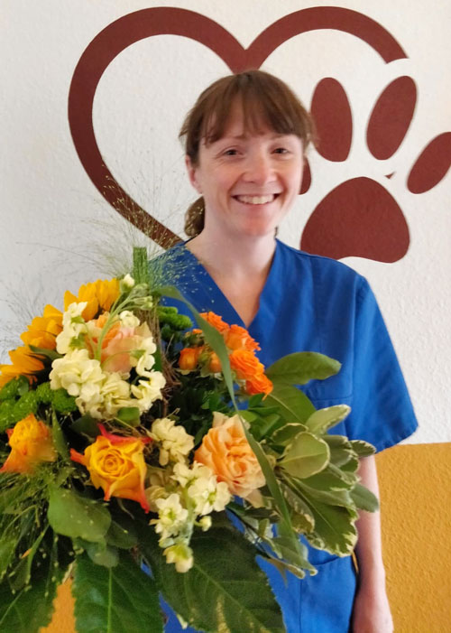 Nicole mit Blumenstrauss